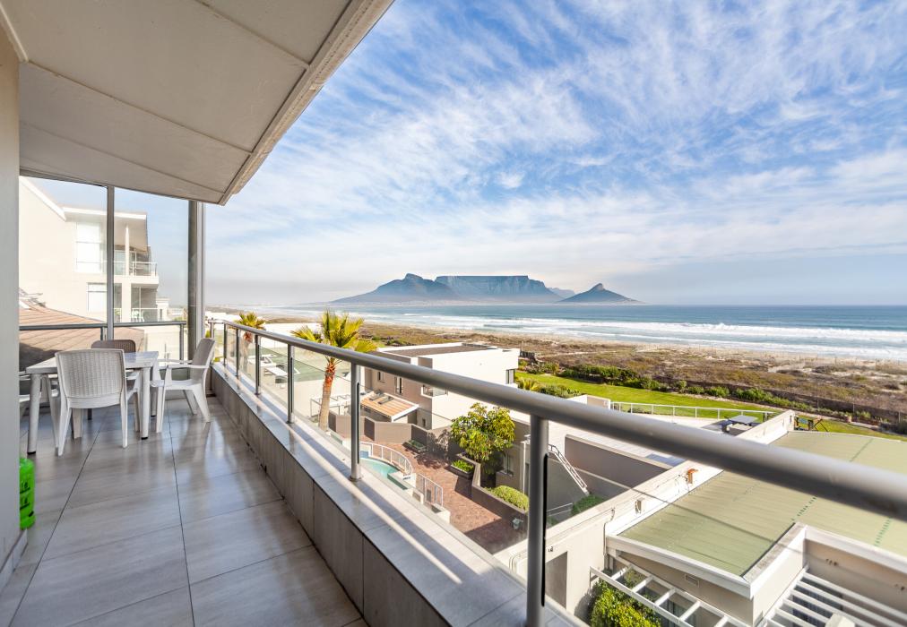 H208 Dolphin Beach