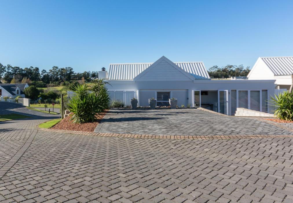 21 Manor Kingswood
