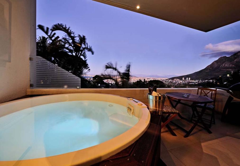 129 on Kloof Nek - Three Bedroom