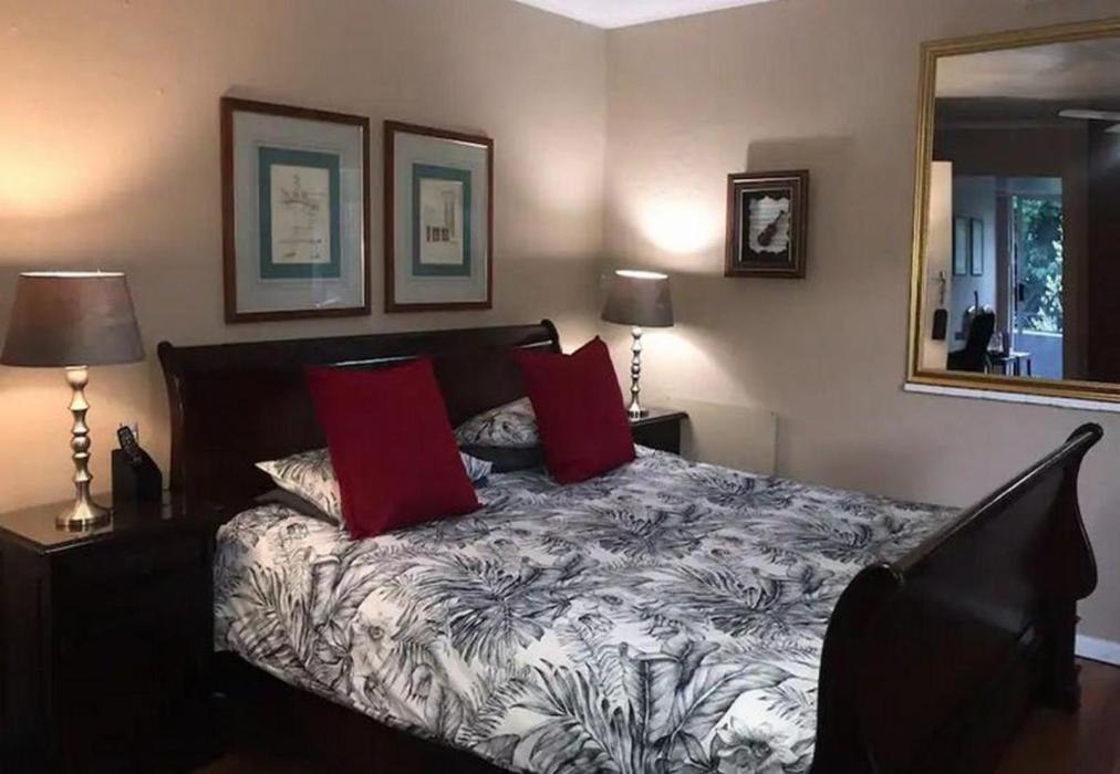 Condominium 6