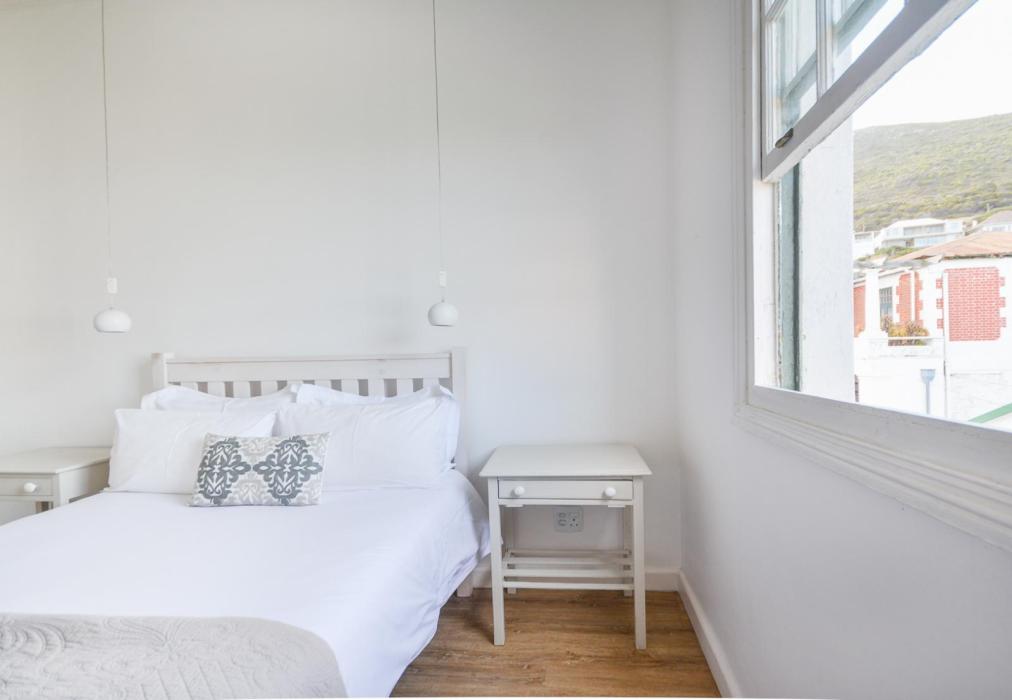Sunny Windsor Apartment