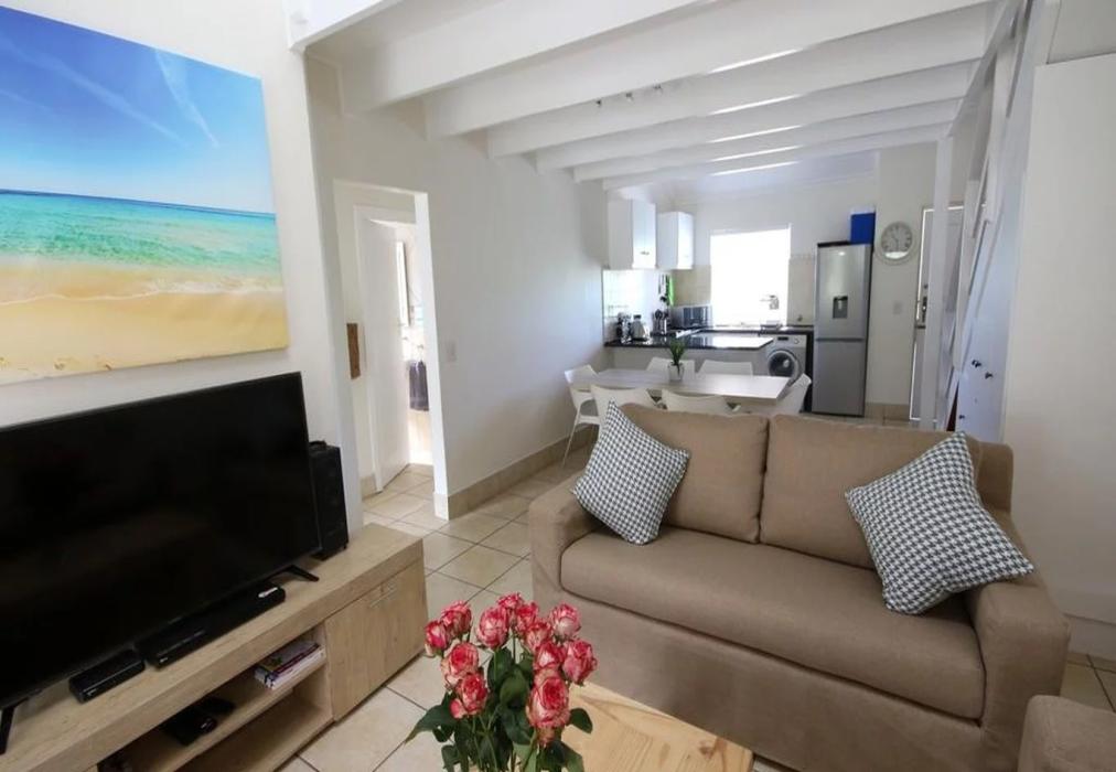 7 River Club Mews