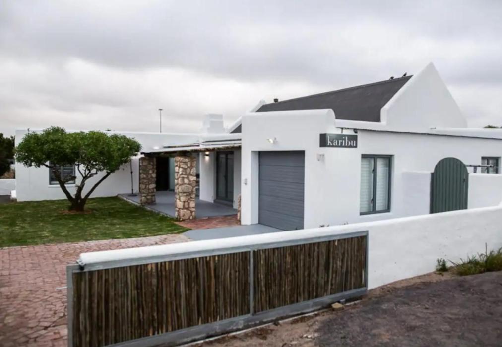Karibu Holiday Home