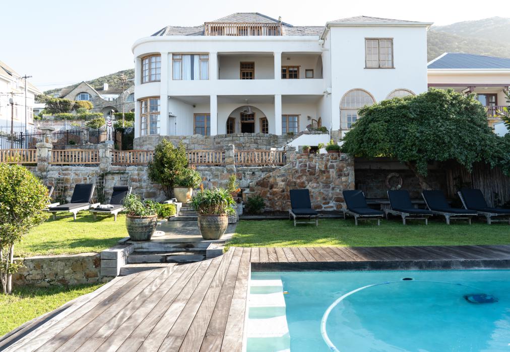 Chartfield Guesthouse & Majestic Apartments
